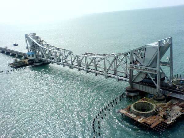 India’s first vertical-lift bridge to reconnect Rameswaram with mainland India by train