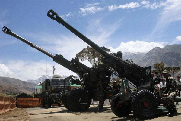 Picture shows a Light Field Gun-105/37 MME-2 and Bofors gun 155 MM FH-77 BO2 on display during Kargil Vijay Diwas celebrations in Jammu and Kashmir. -The Hindu