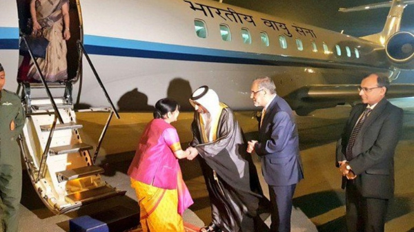 EAM Sushma Swaraj received with full diplomatic protocol in Abu Dhabi as she is set to address OIC conclave as 'Guest of Honour'