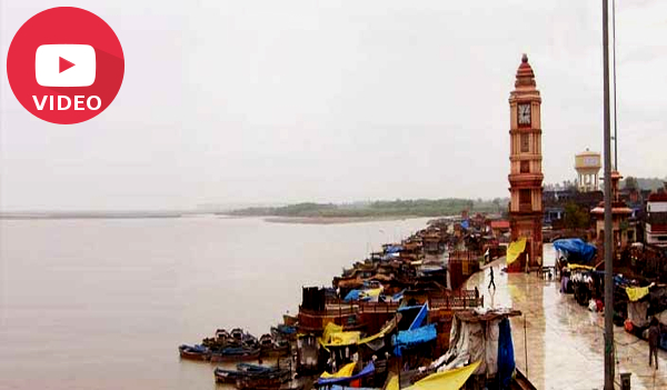 In this episode of Rag Rag Mein Ganga with Rajeev Khandelwal, you get to visit the Ganga Mandir & Mukhteshwar Mahadev Mandir of the beautiful Garhmukteshwar, meet people of this city, enjoy its’ sweetness in the form of ‘gur’ (jaggery) and handicrafts in the form of Mudhas.