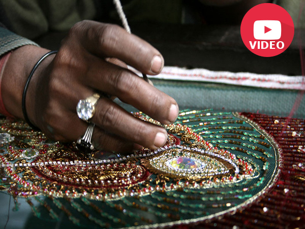 Want to know the various nuances of the city of Farrukhabad? If yes, then watch this episode of Rag Rag Mein Ganga with Rajeev Khandelwal, to see him explore the potato farms, the local food, the zardosi craft and Itra (perfume) industry of this intriguing city.