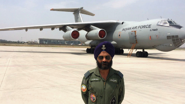 An IL-76 pilot has achieved the distinction of having completed 1,000 incident-free landings of the Russian-origin heavy lift aircraft at Leh and Thoise.