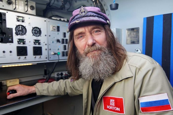 Russian voyager and survivalist Fedor Konyukhov set several world records during this solo round-the-world rowboat voyage,