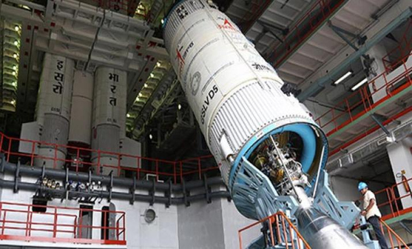 Working overnight on the aborted Chandrayaan-2, the Indian Space Research Organisation (Isro) teams have pinpointed the leak in the GSLV-MkIII cryogenic engine to a ‘nipple joint’ of the helium gas bottle that supplies pressure to the fuel and oxidiser.