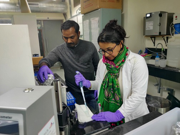 Dr. Mudrika Khandelwal and Dr. Atul Suresh Deshpande at their laboratory