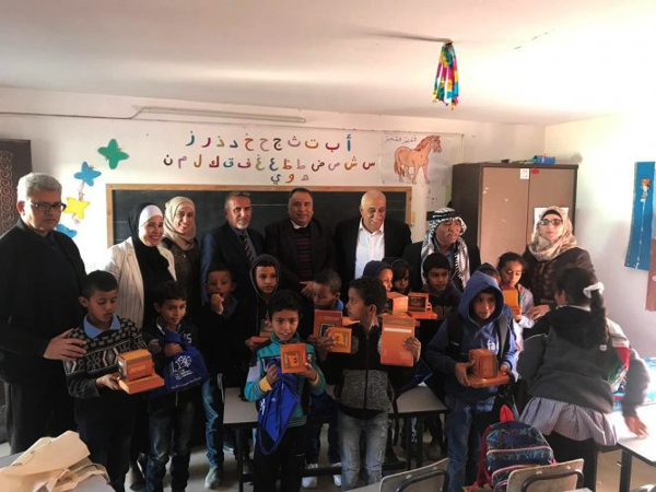 India donates solar-powered lamps to Palestinian children