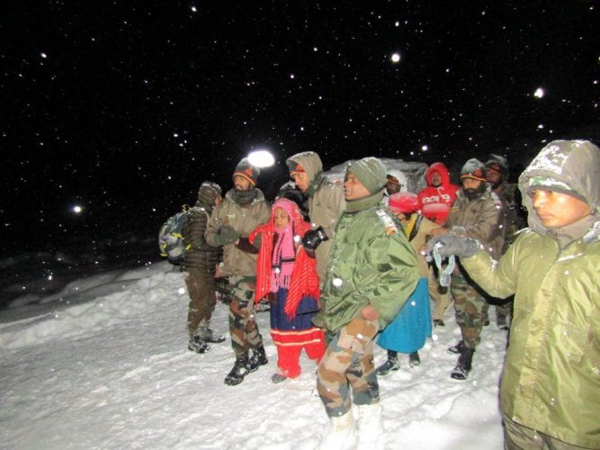 Indian Army rescues 1,500 tourists stranded due to snowfall in Sikkim