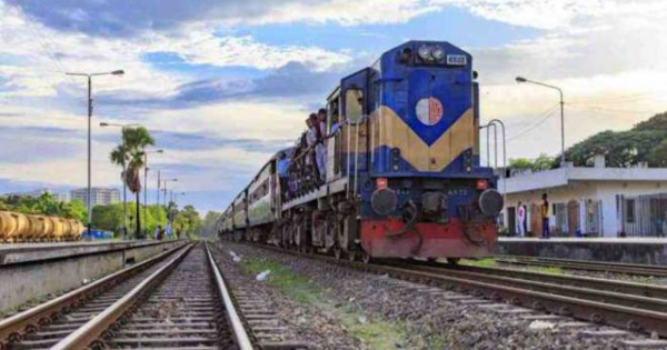 For the first time Indian Railways loads Special Parcel Train to Bangladesh