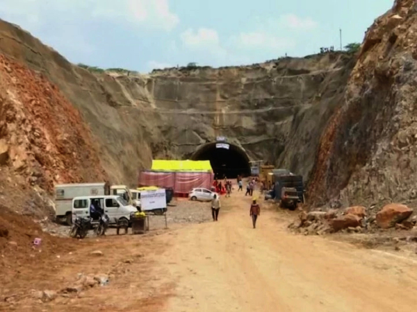 India Builds World’s First-Ever Electrified Rail Tunnel Capable Of Running Double Stack Container Trains