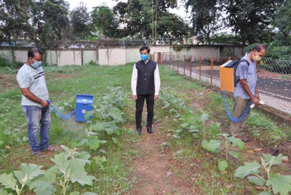 CSIR-CMERI develops Affordable Solar Powered Battery based Sprayers to tackle Water Crisis in Agriculture