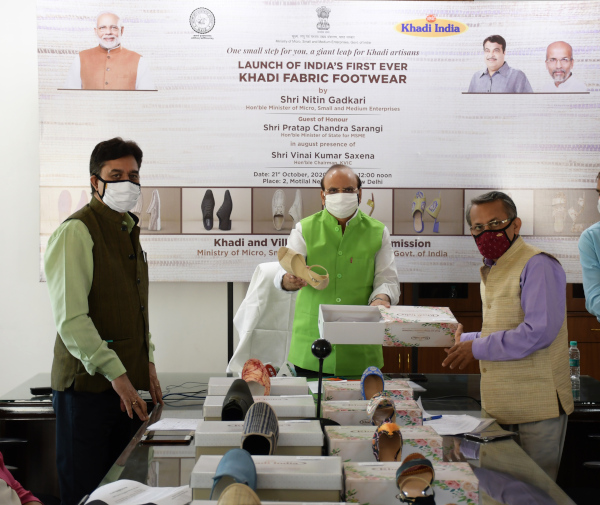 Shri Nitin Gadkari Launched Unique Khadi Footwear; KVIC Targets Rs 5000 Crore Business