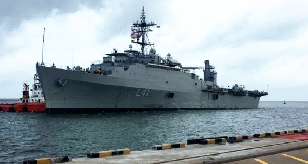 Indian Naval Ship Jalashwa arrives at port of Anjouan, with 1000 metric tonnes of rice