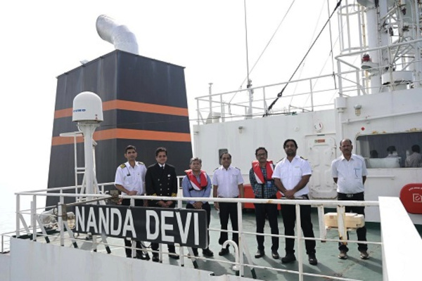 Kandla Scripts New Maritime Milestone with Triple-Banking Ship-to-Ship Operation at Tidal Port