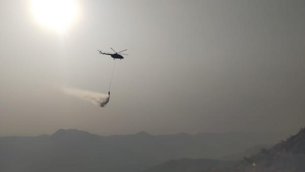 The blaze spread across nearly 10 hectares in the Kasauli Beat area of Solan district, creating a serious threat to nearby residential zones, civil infrastructure and military establishments. The terrain, heat, smoke and hill conditions made the operation demanding, requiring close coordination between the Air Force, state administration, forest officials, the Indian Army and local authorities.