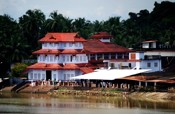 Parassinikadavu Muthappan Temple: The Living Shrine of North Kerala